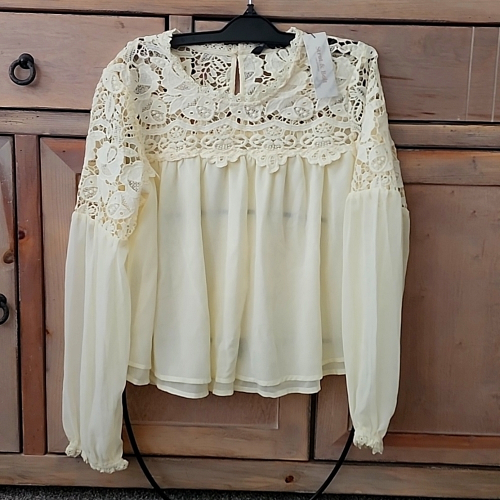 NWT Strut & Bolt ivory blouse with lace georgous  detail size large